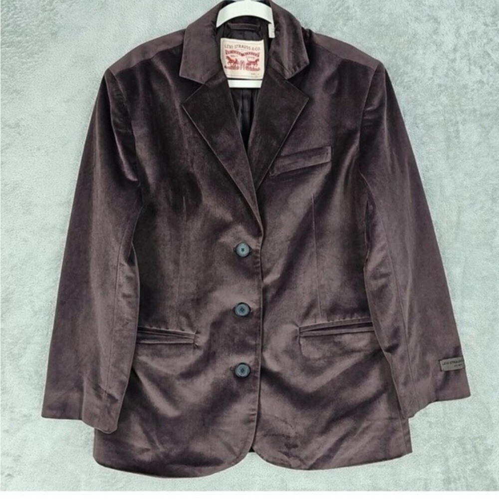 Levi’s oversized brown velvet blazer